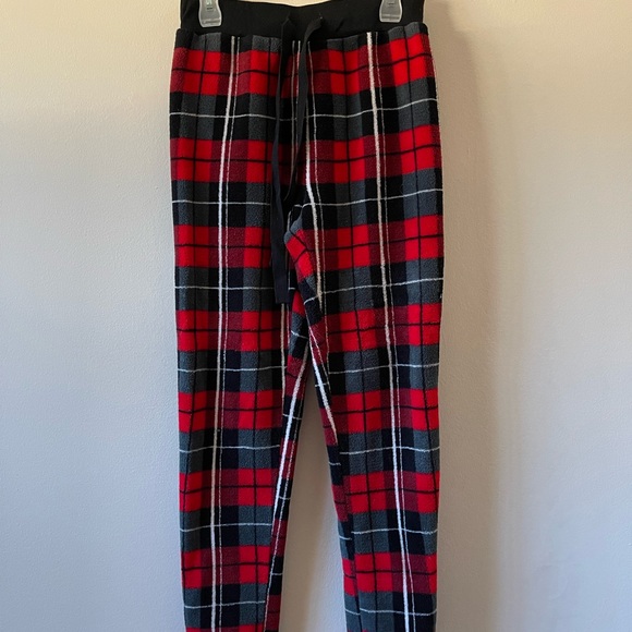 Disney Mickey Mouse Fuzzy Pyjama Set - Size: M - Picture 5 of 7